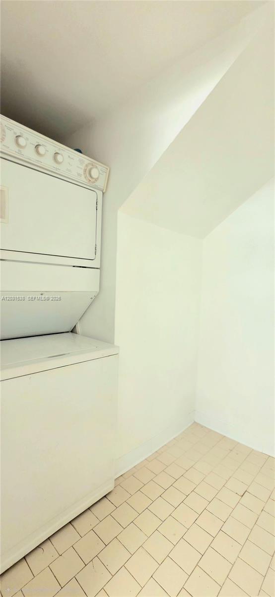 608 Commodore Dr Property Photo 23