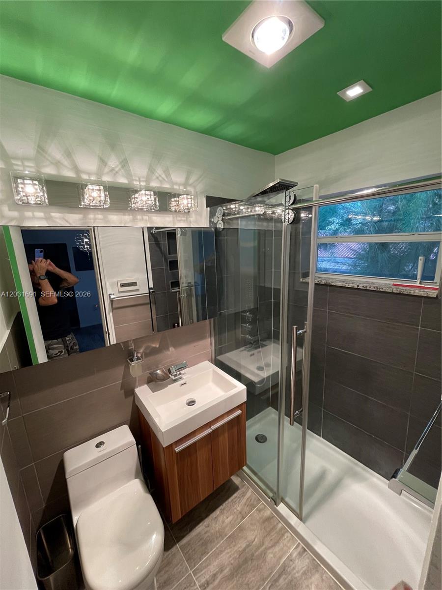 4740 Pine Tree Dr 25 Property Photo 6