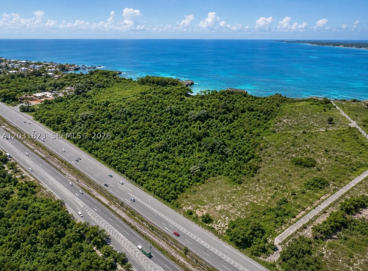 Autovia Del Este Property Photo 2