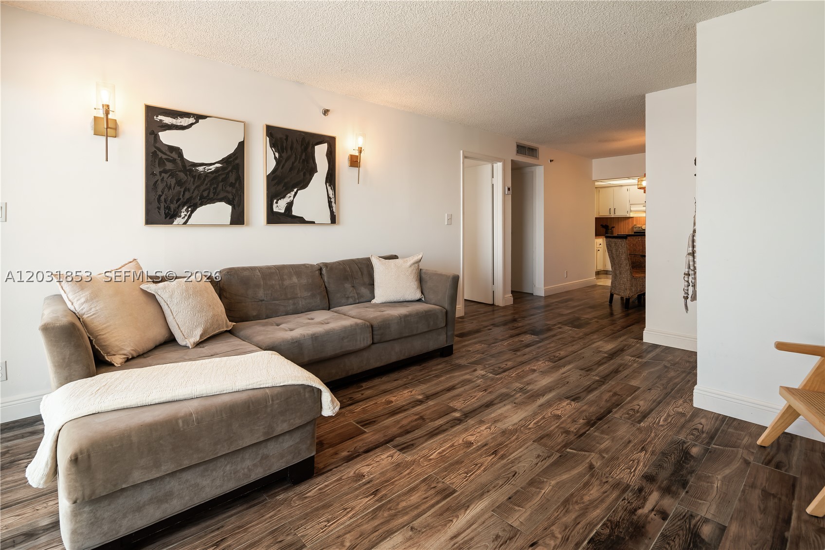 2625 Collins Ave 502 Property Photo 4