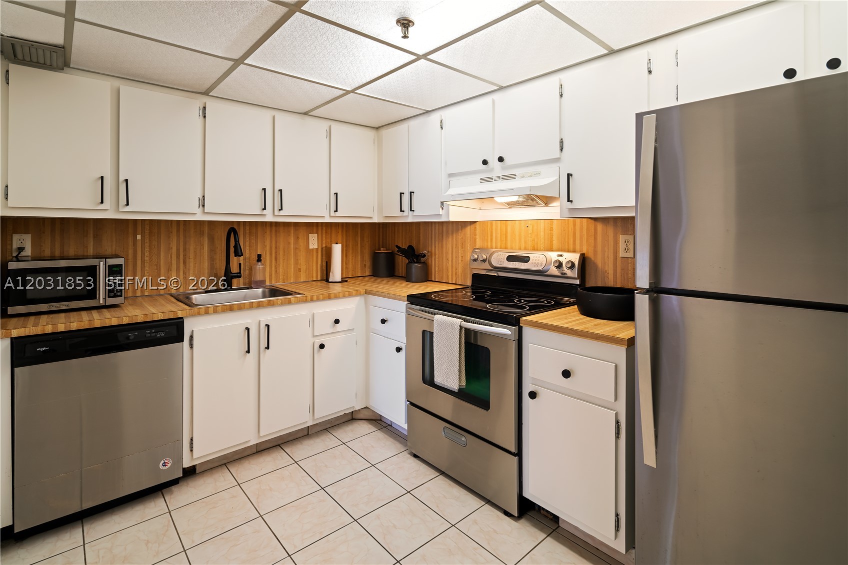 2625 Collins Ave 502 Property Photo 9