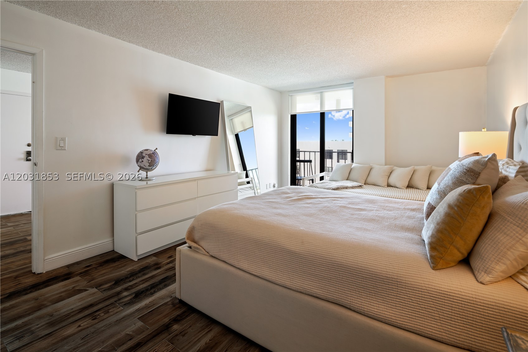 2625 Collins Ave 502 Property Photo 12