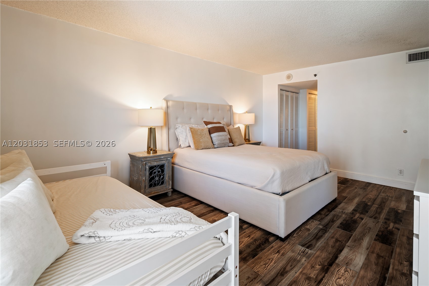 2625 Collins Ave 502 Property Photo 14