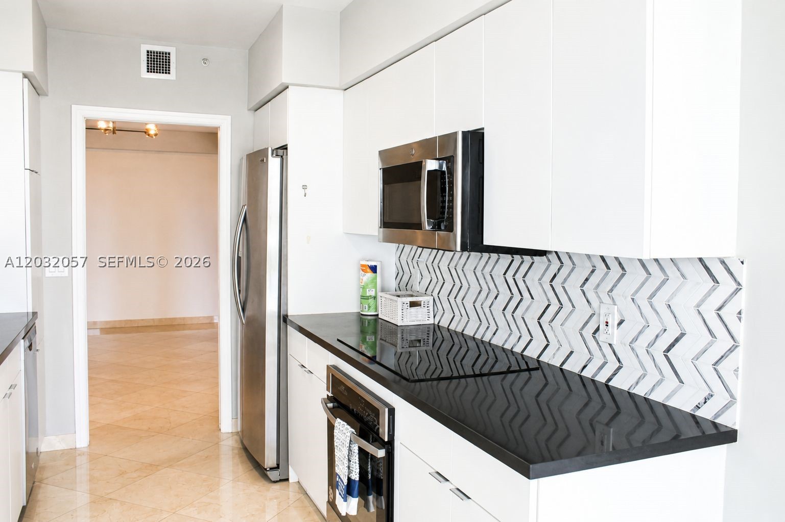 16400 Collins Ave 542 Property Photo 25