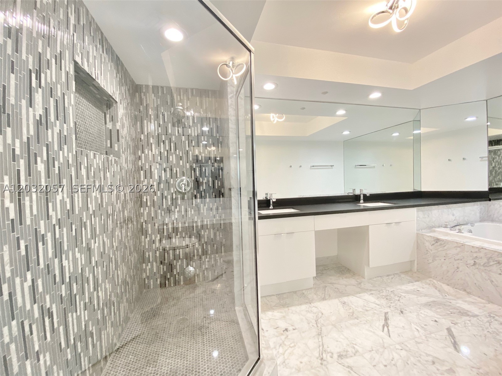 16400 Collins Ave 542 Property Photo 32