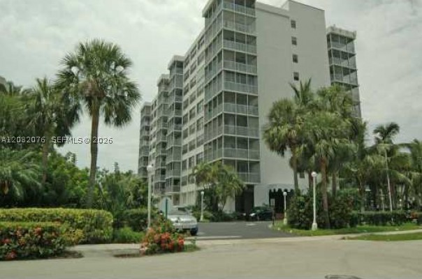 150 Ocean Lane Dr 4B Property Photo 1