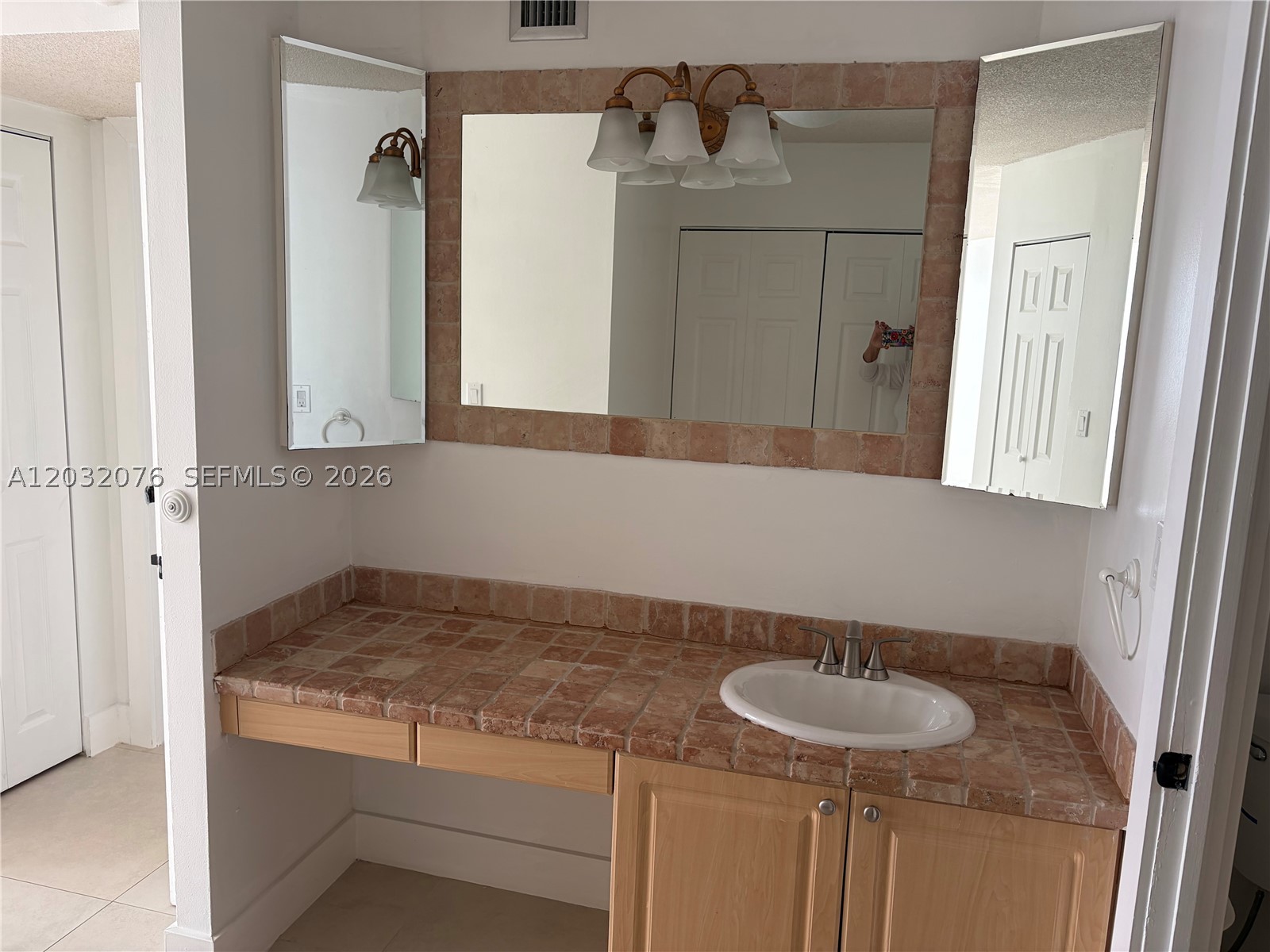 150 Ocean Lane Dr 4b Property Photo 27