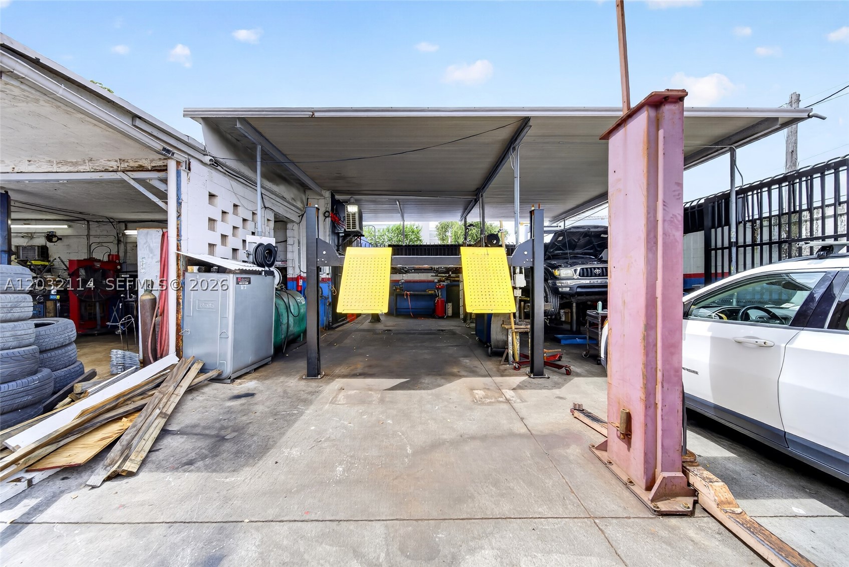 A12032114 Property Photo 29