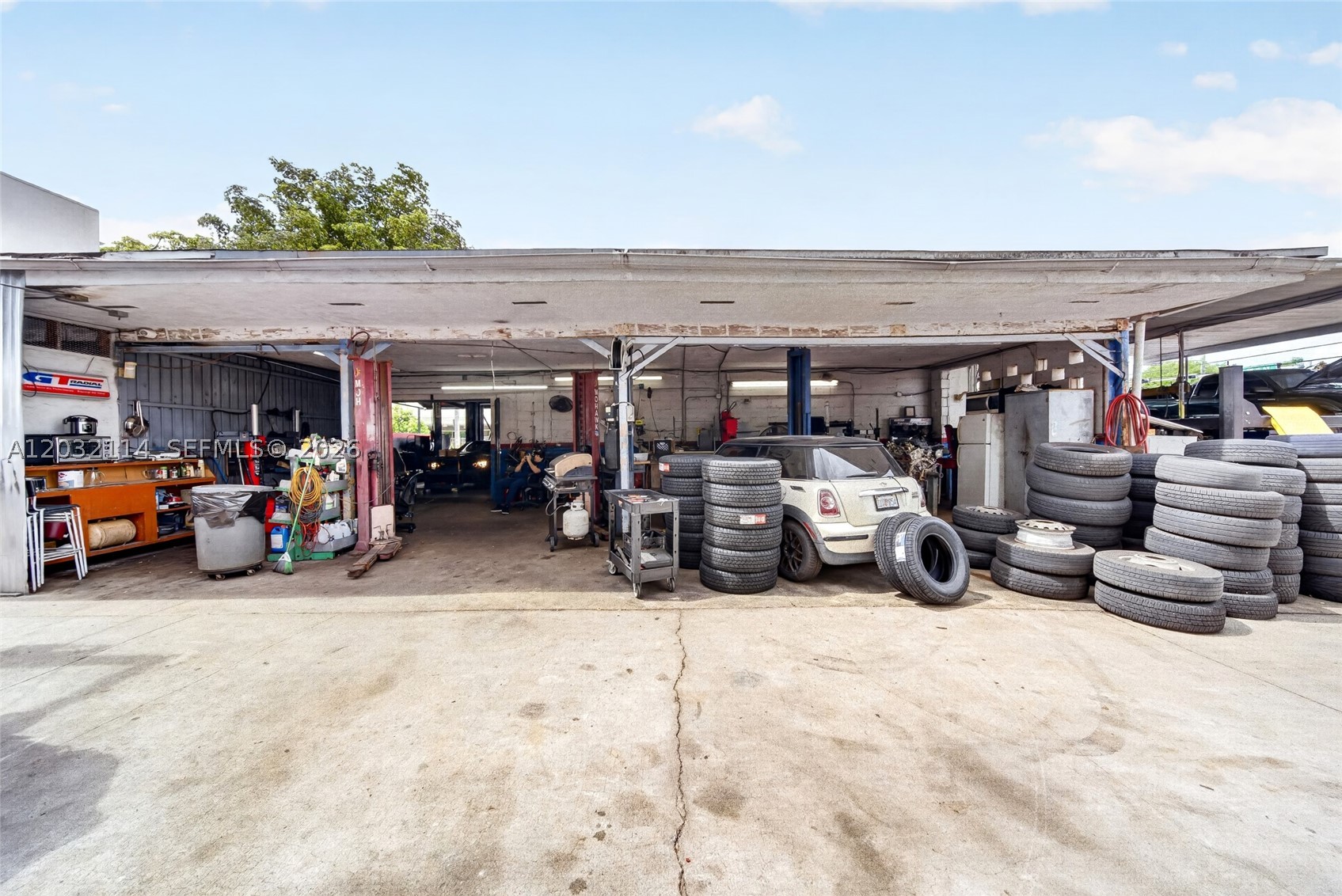 A12032114 Property Photo 36