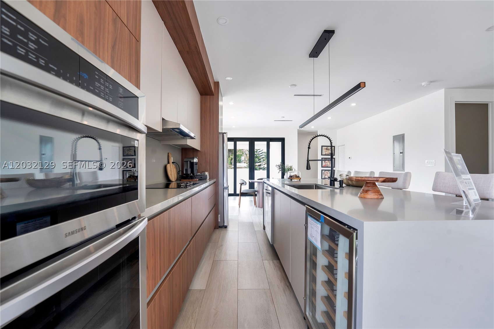 2665 Johnson St Property Photo 11