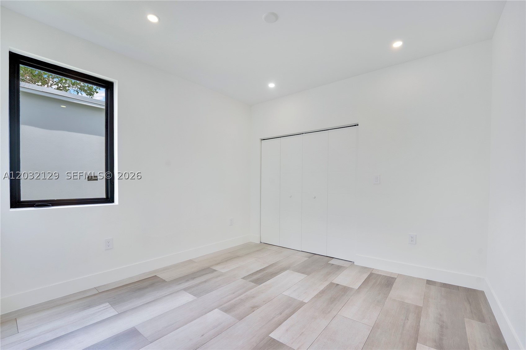 2665 Johnson St Property Photo 19