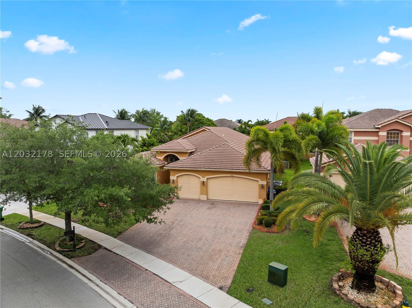 5431 Sw 184th Way Property Photo 8