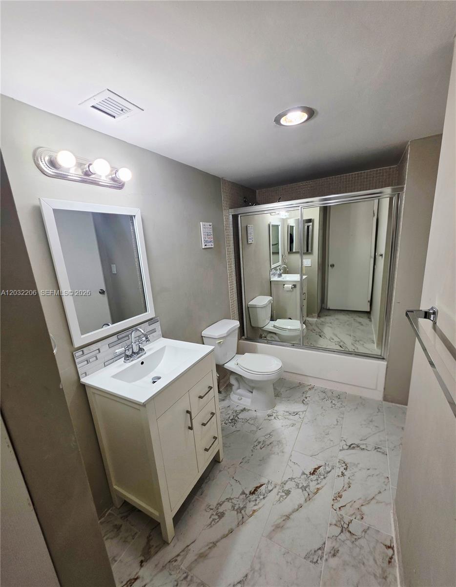 4164 Inverrary Dr 204 Property Photo 18