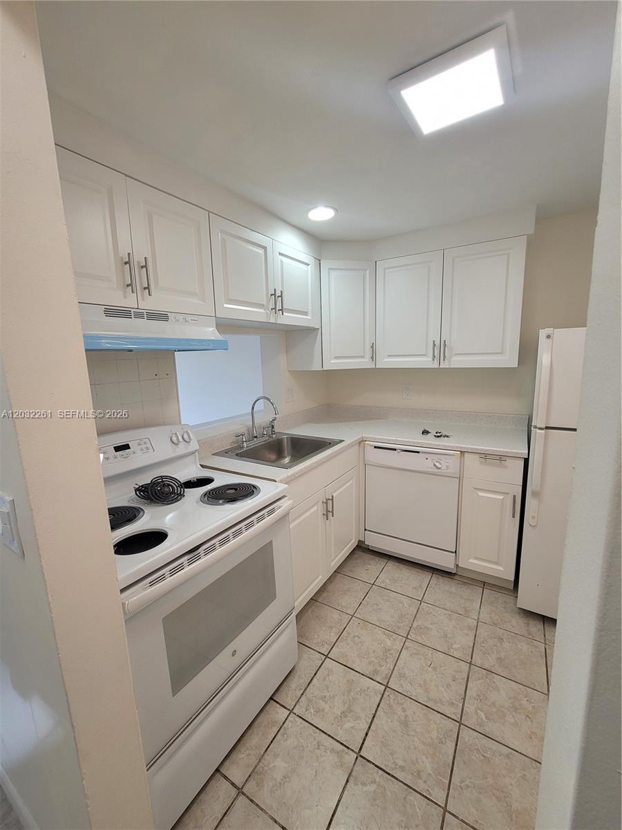 2800 Nw 56th Ave E401 Property Photo 3
