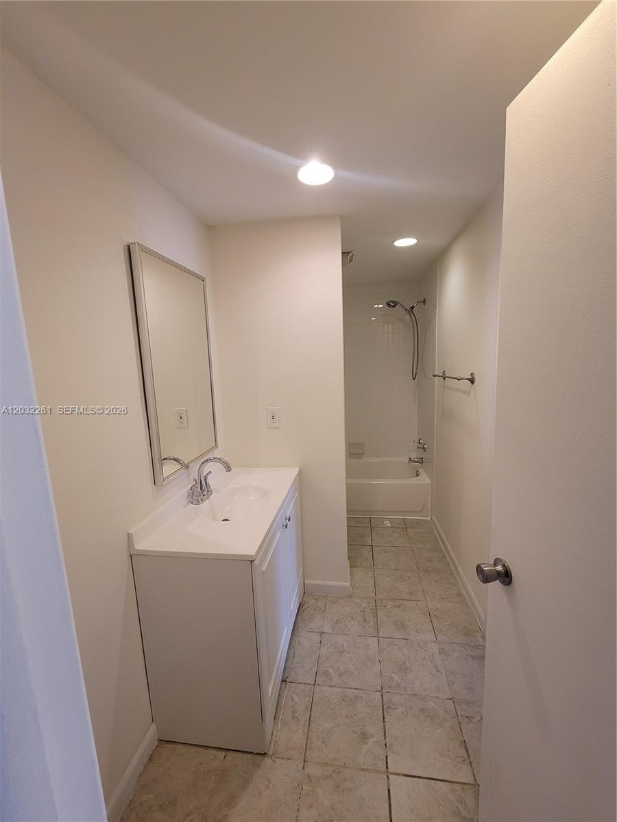 2800 Nw 56th Ave E401 Property Photo 8
