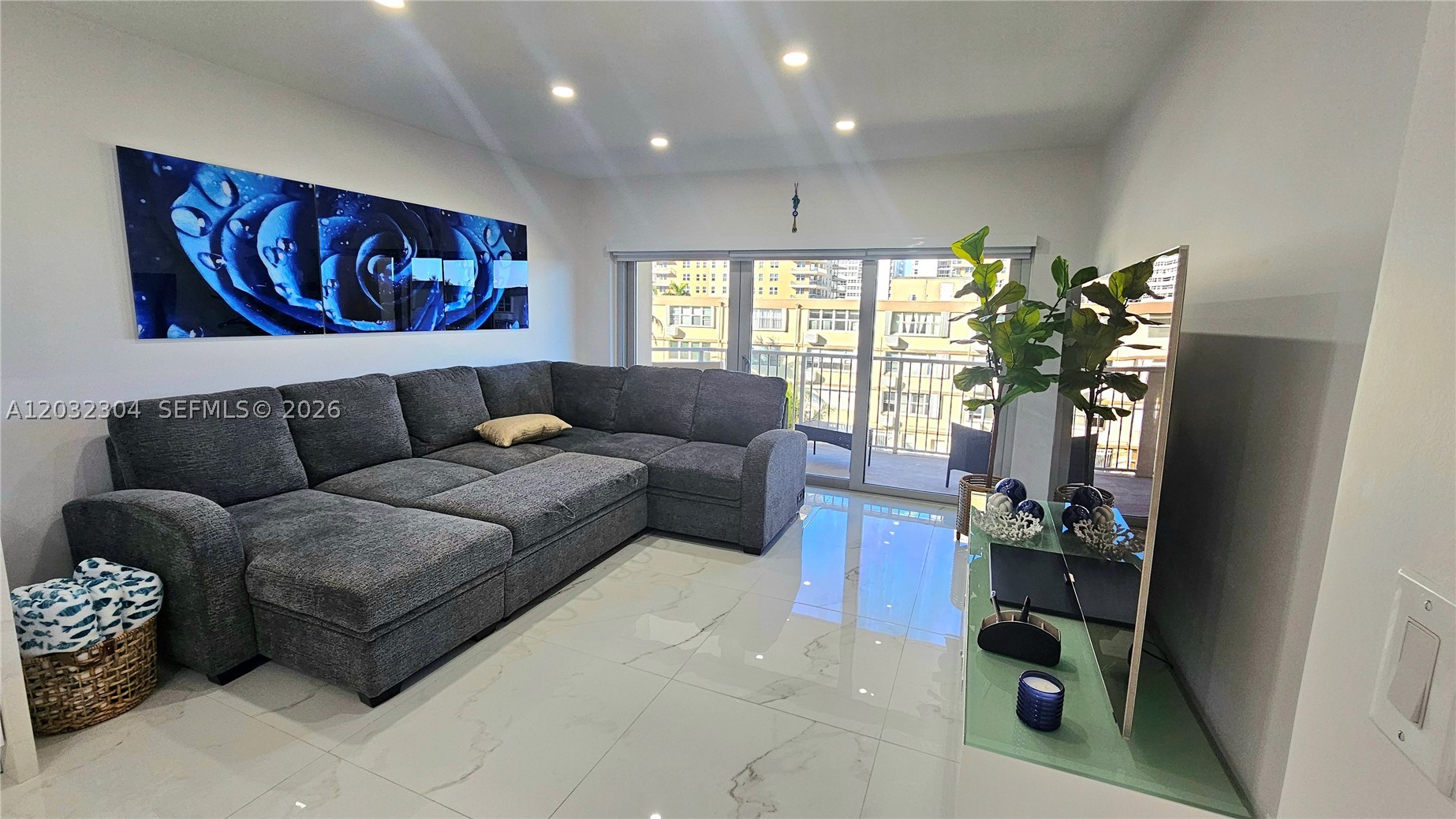 1950 S Ocean Dr 3d Property Photo 14