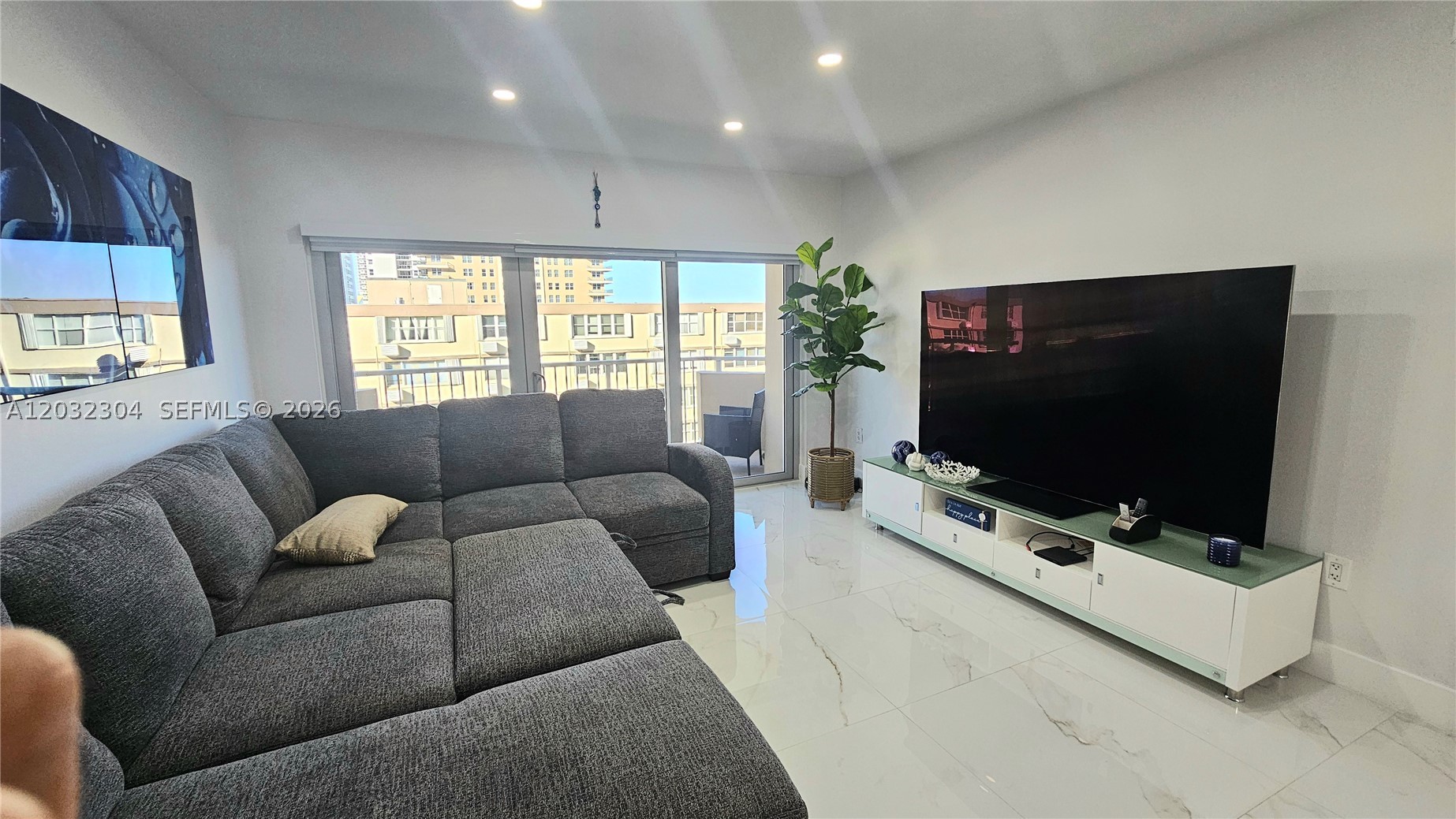 1950 S Ocean Dr 3d Property Photo 15