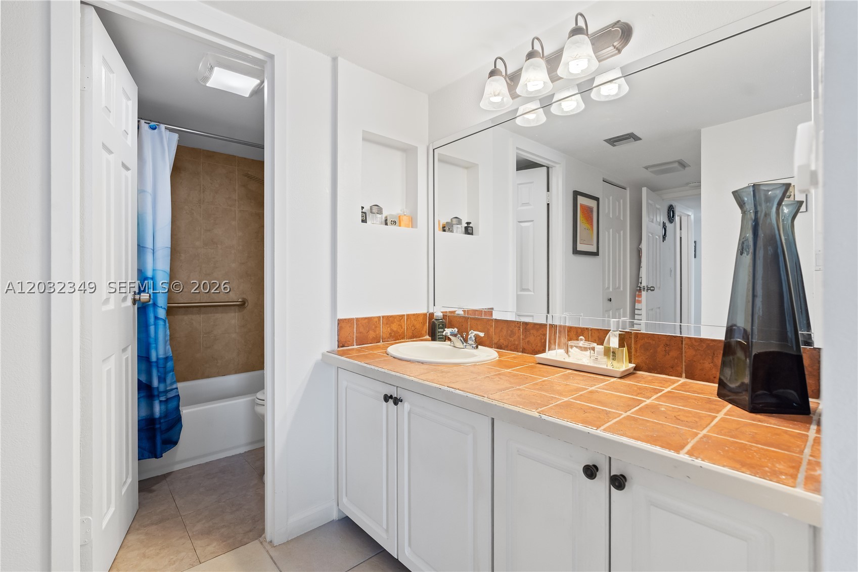 3675 N Country Club Dr 2201 Property Photo 17