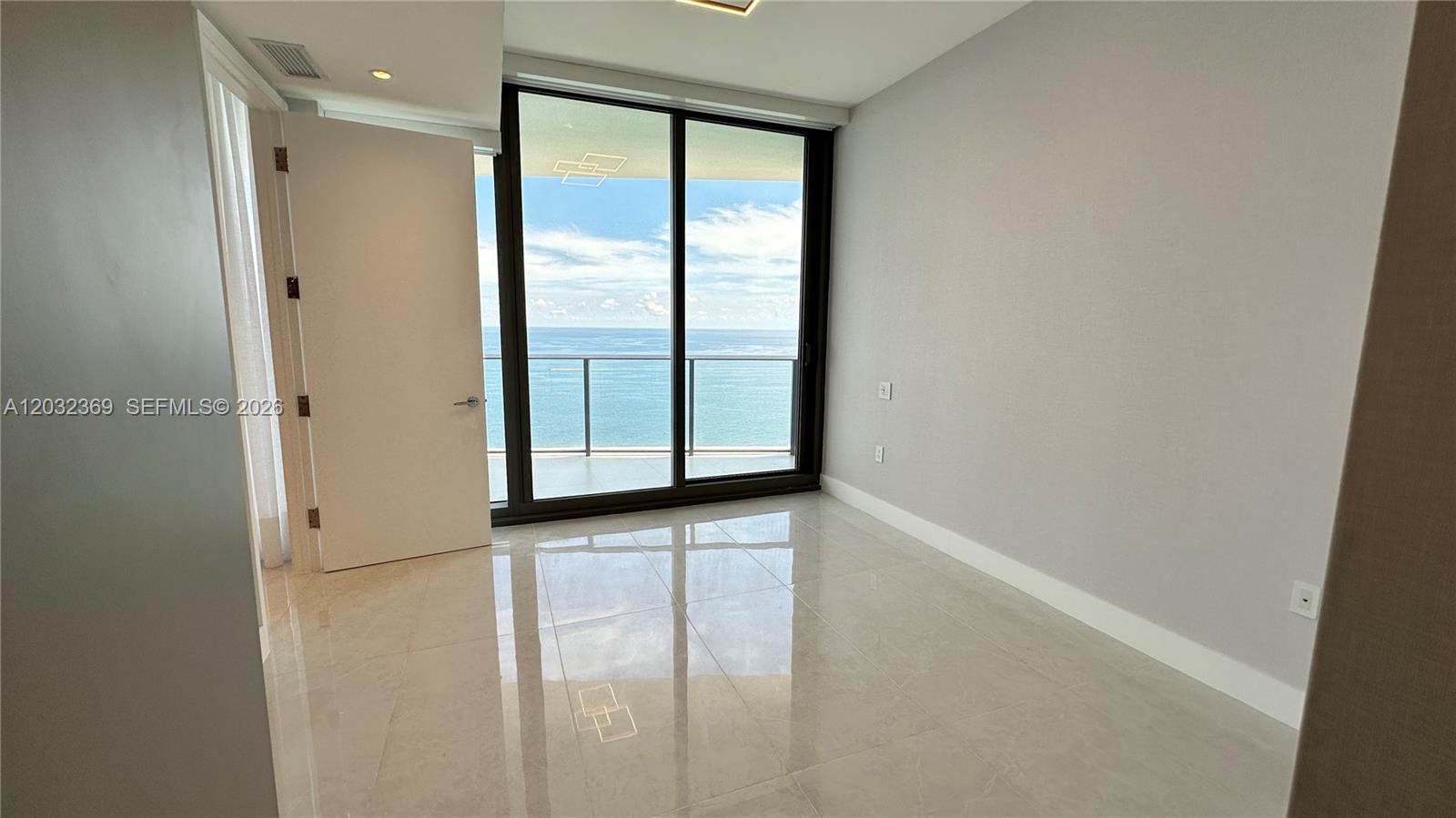 15701 Collins Ave 3804 Property Photo 9