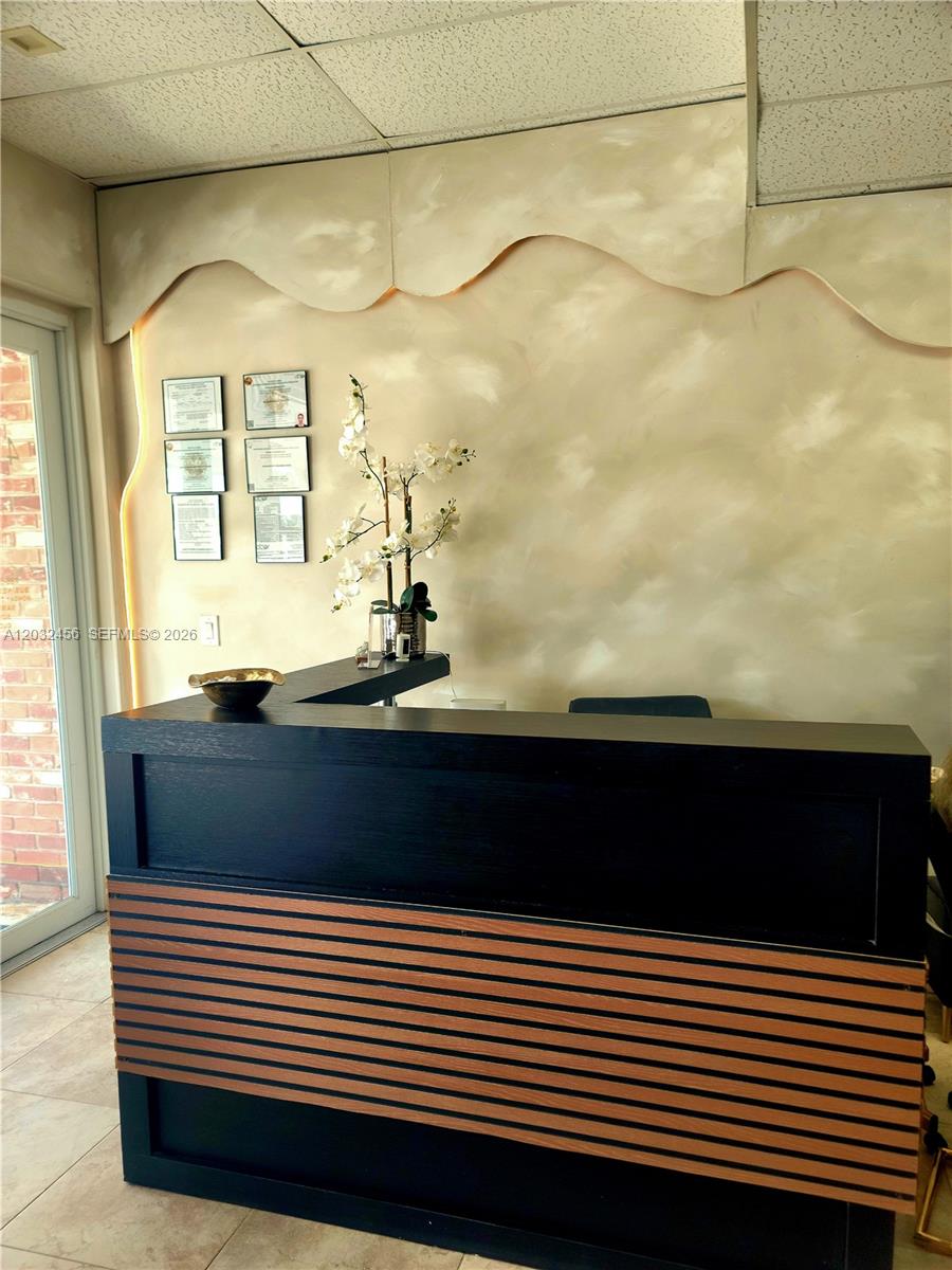 4237 Hollywood Blvd Property Photo 4