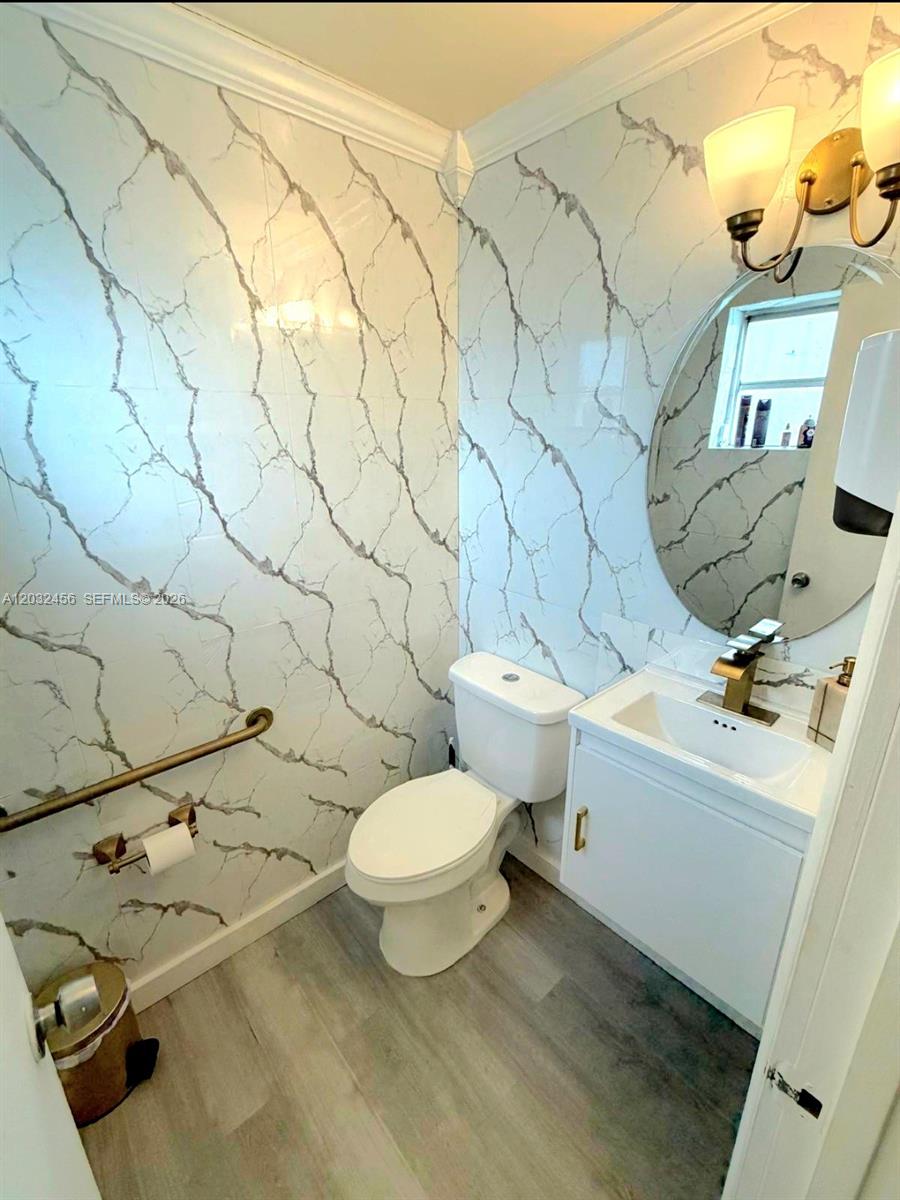 4237 Hollywood Blvd Property Photo 8