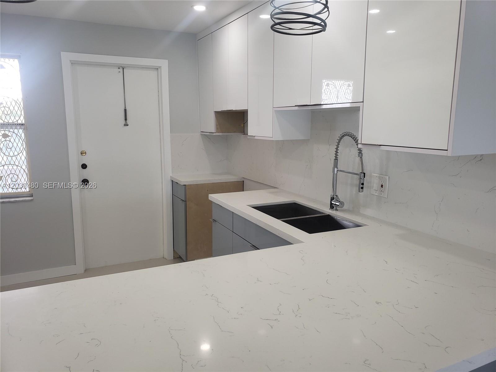 4700 Washington St 404 Property Photo 6