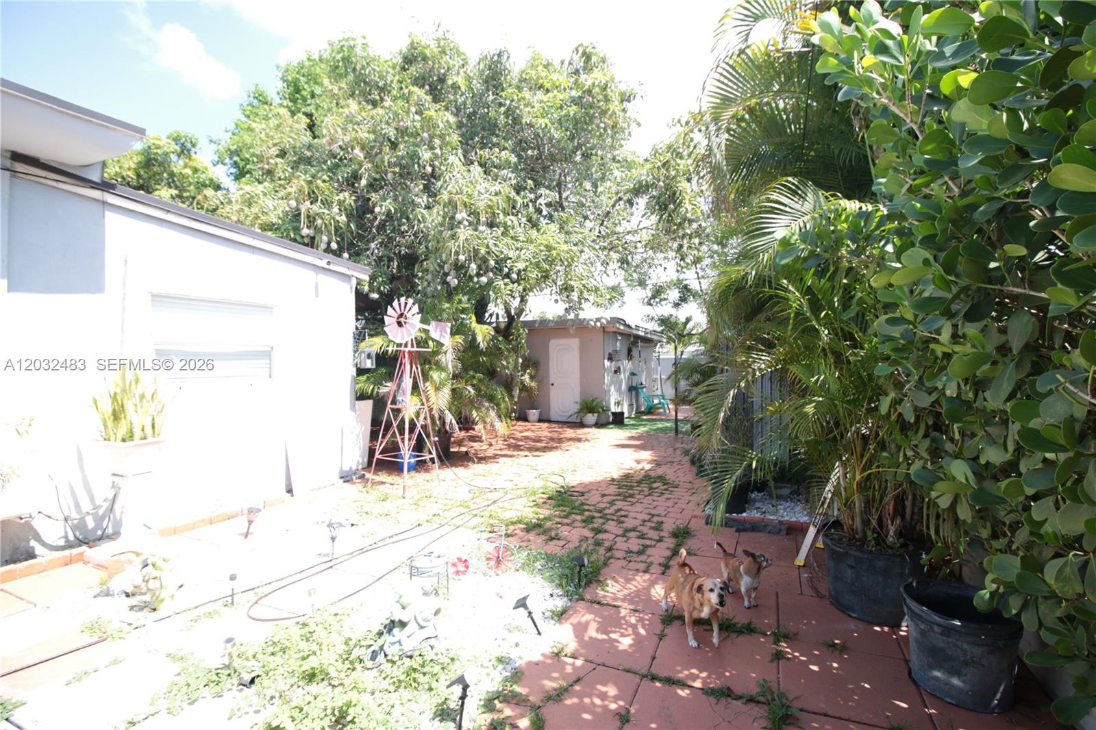 359 E 12th St Property Photo 10