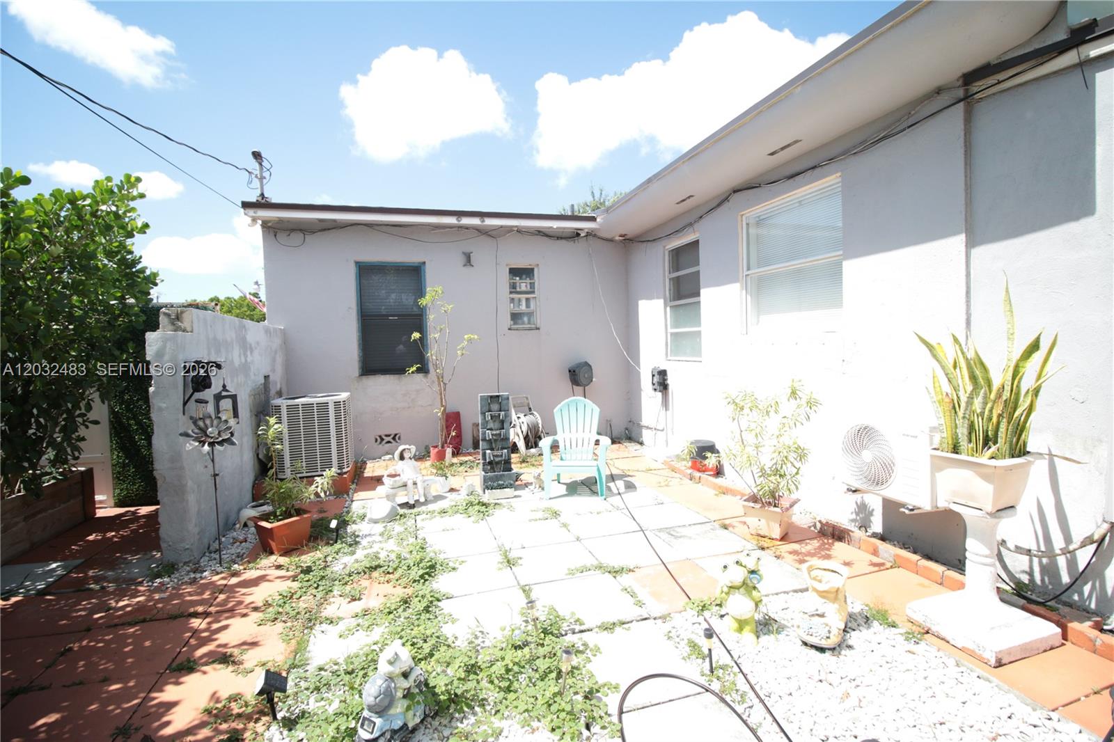 359 E 12th St Property Photo 11