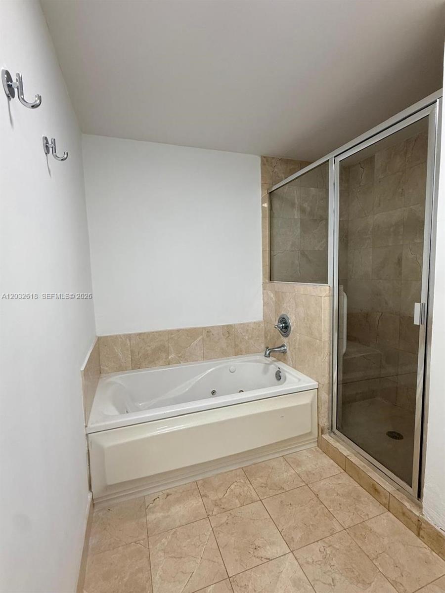 357 Almeria Ave 802 Property Photo 16