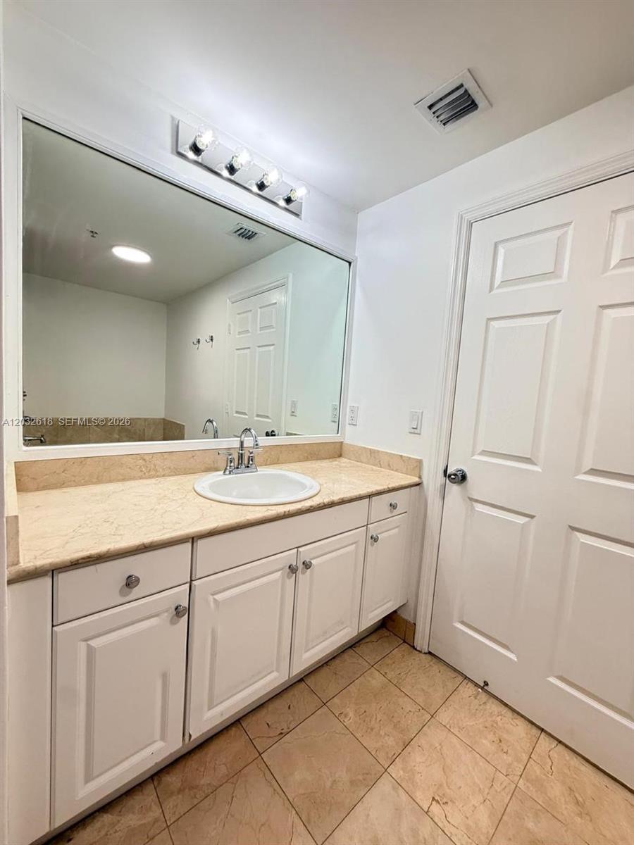 357 Almeria Ave 802 Property Photo 17