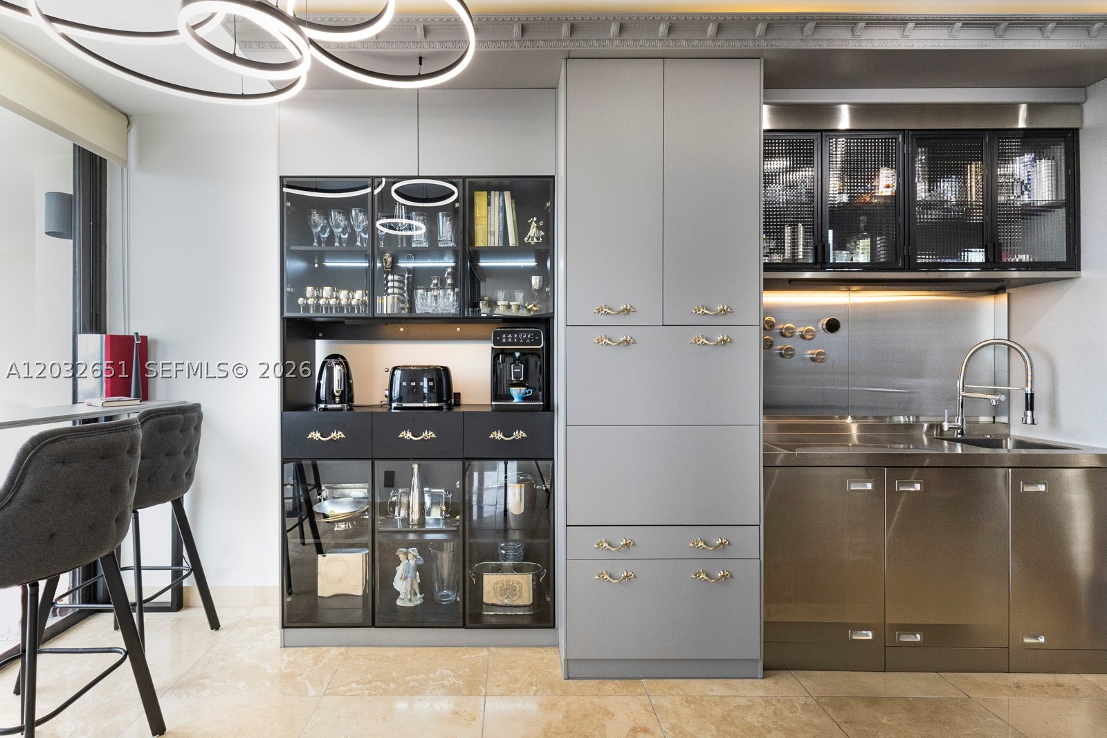 1000 W Island Blvd 911 Property Photo 15