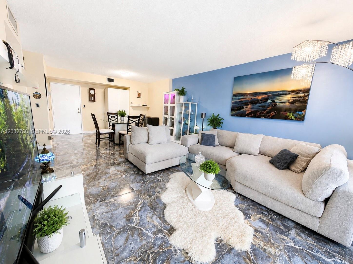 4200 Hillcrest Dr 403