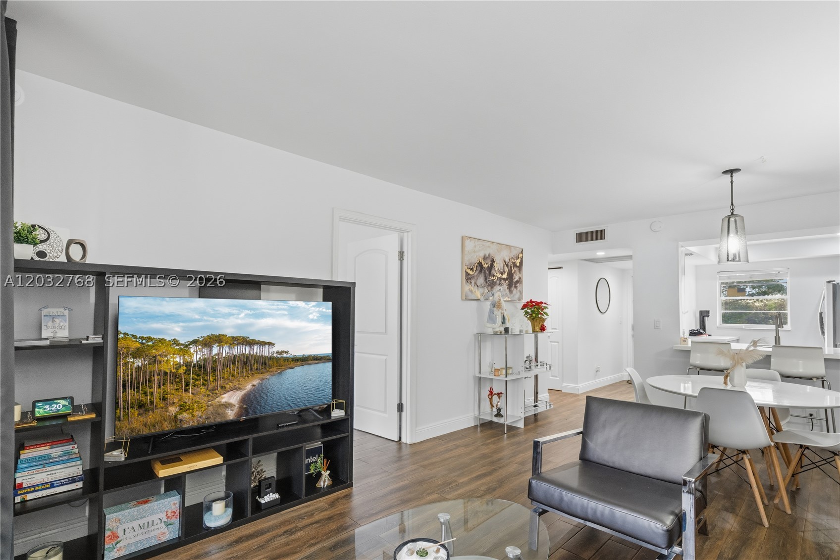 9340 Lagoon Pl 304 Property Photo 1