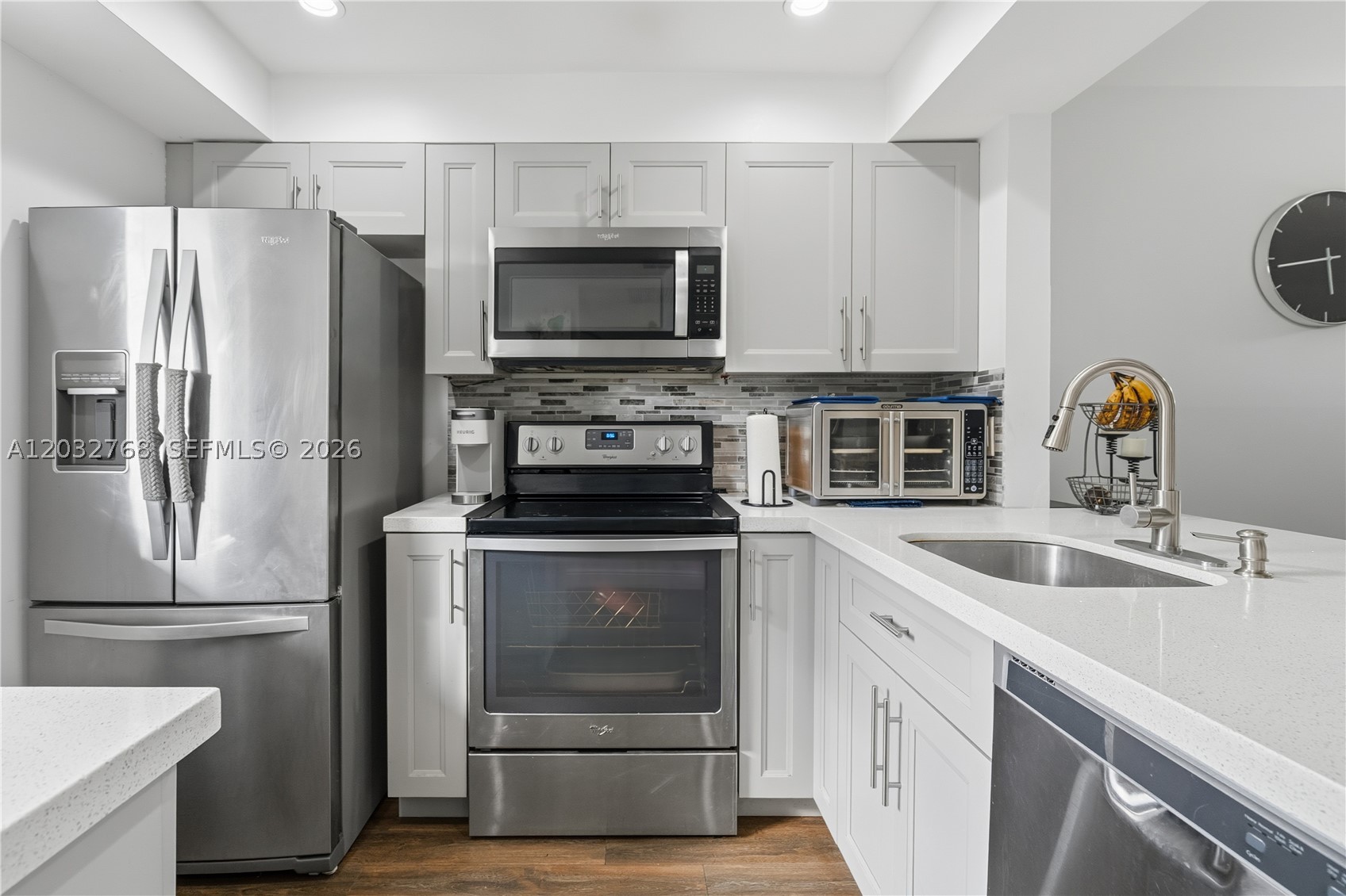 9340 Lagoon Pl 304 Property Photo 2