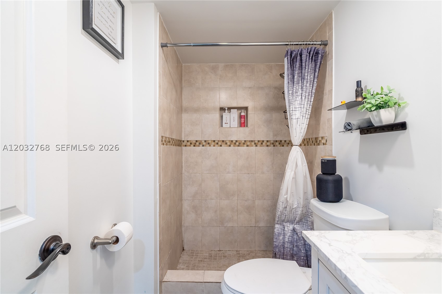 9340 Lagoon Pl 304 Property Photo 14