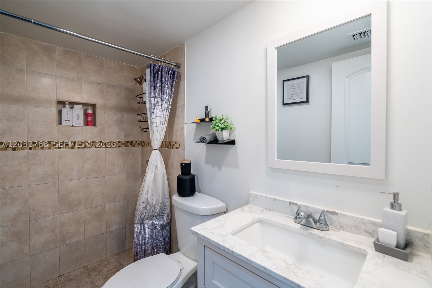 9340 Lagoon Pl 304 Property Photo 15