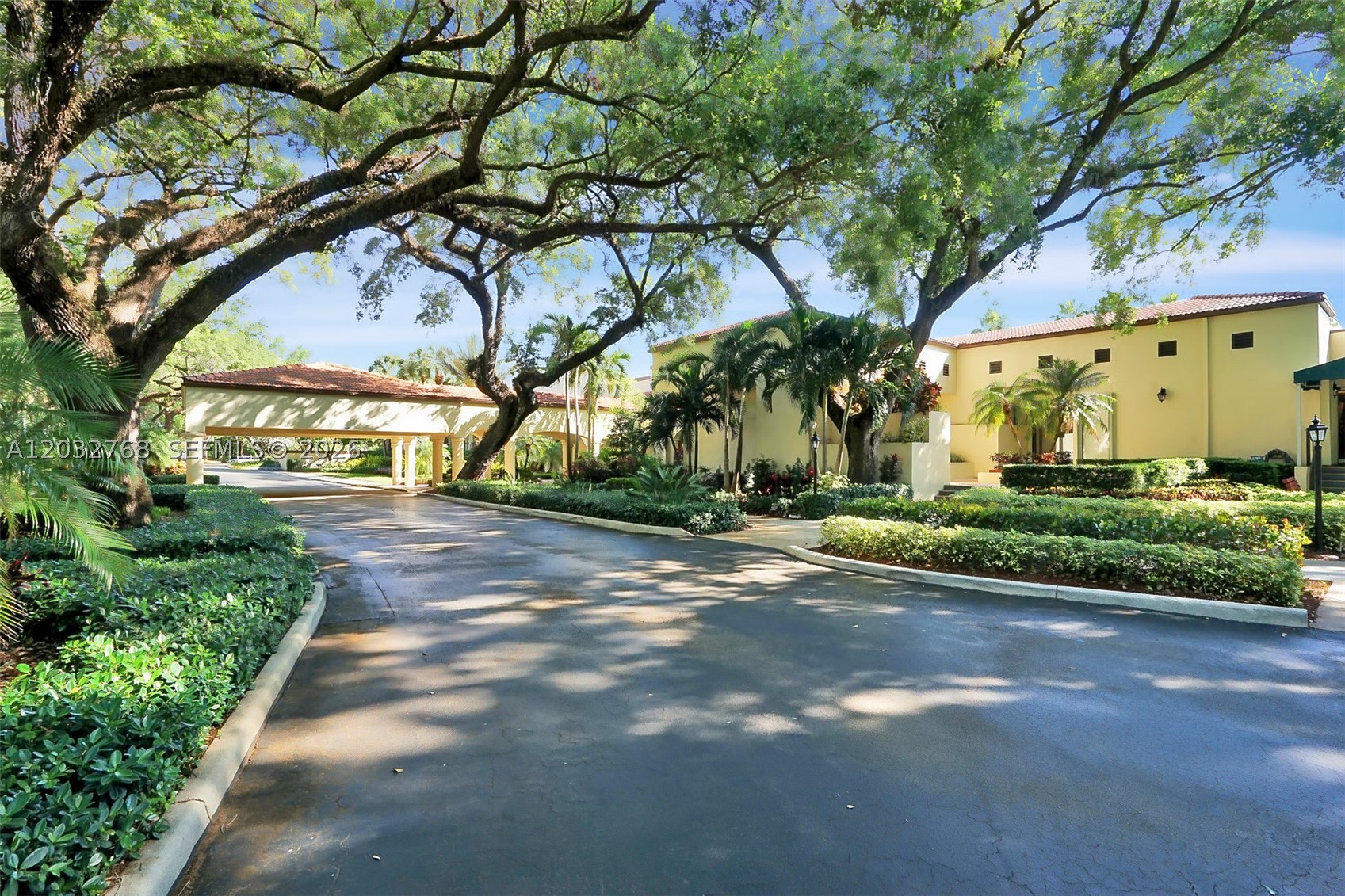 9340 Lagoon Pl 304 Property Photo 27