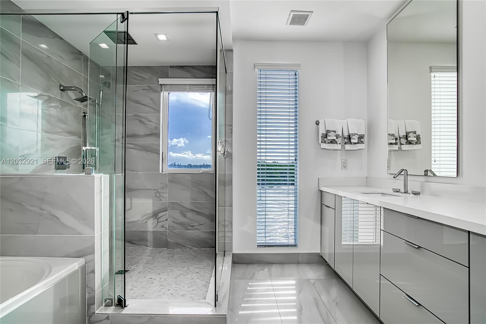 A12032921 Property Photo 24