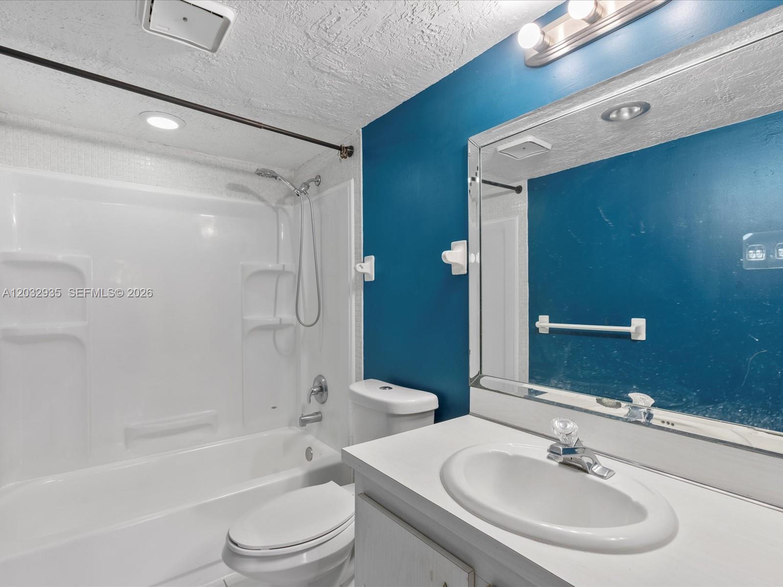 4172 Inverrary Dr 306 Property Photo 14