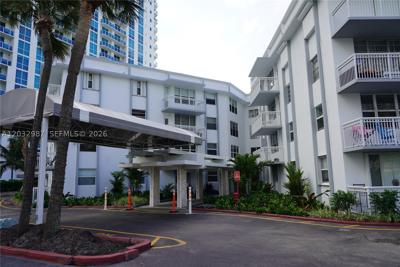 1913 S Ocean Dr 405 Property Photo 4