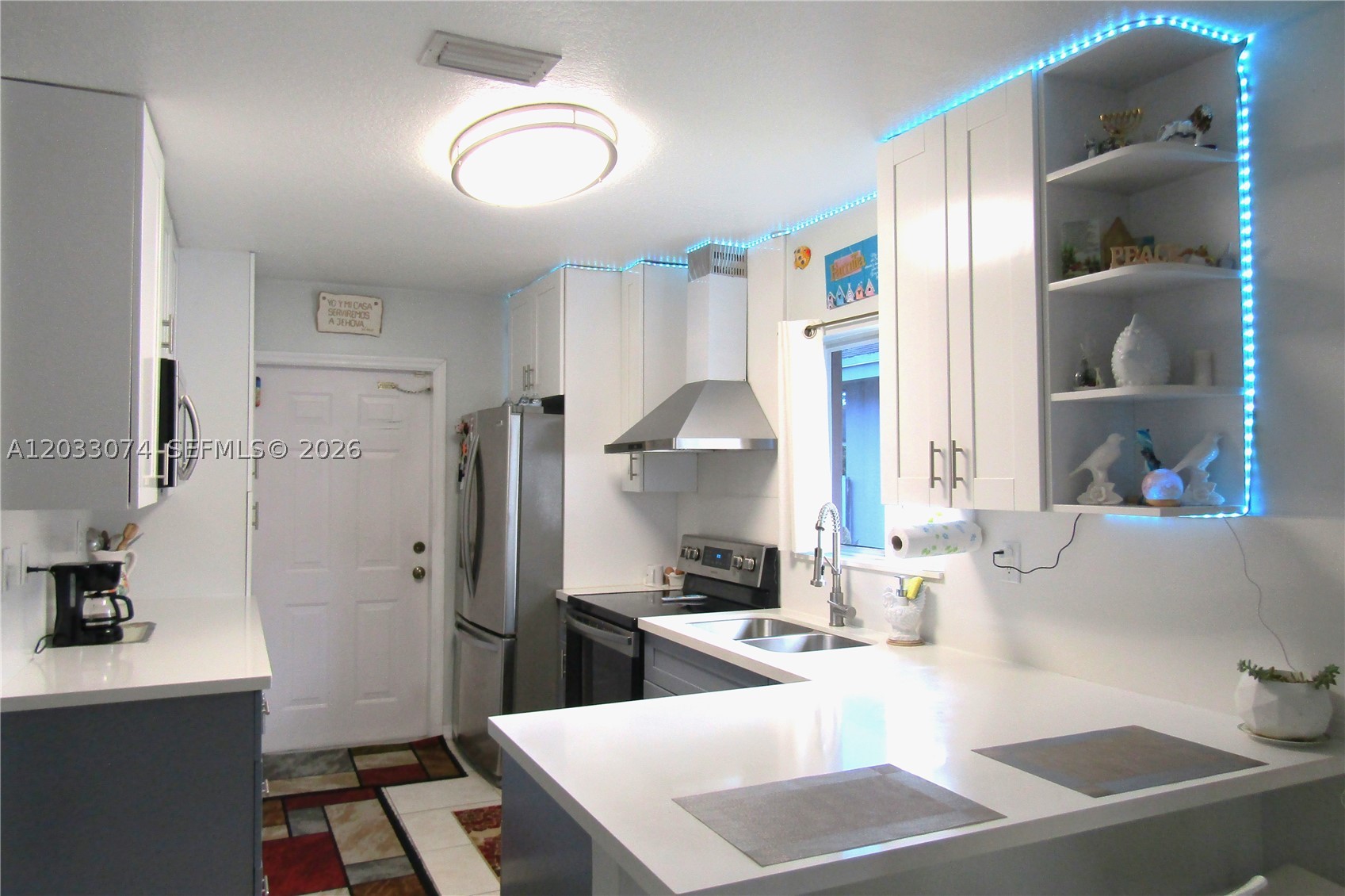 942 Sw 8th Pl Property Photo 3