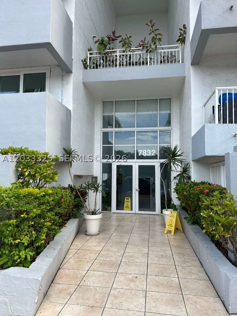 7832 Collins Ave 406 Property Photo 2