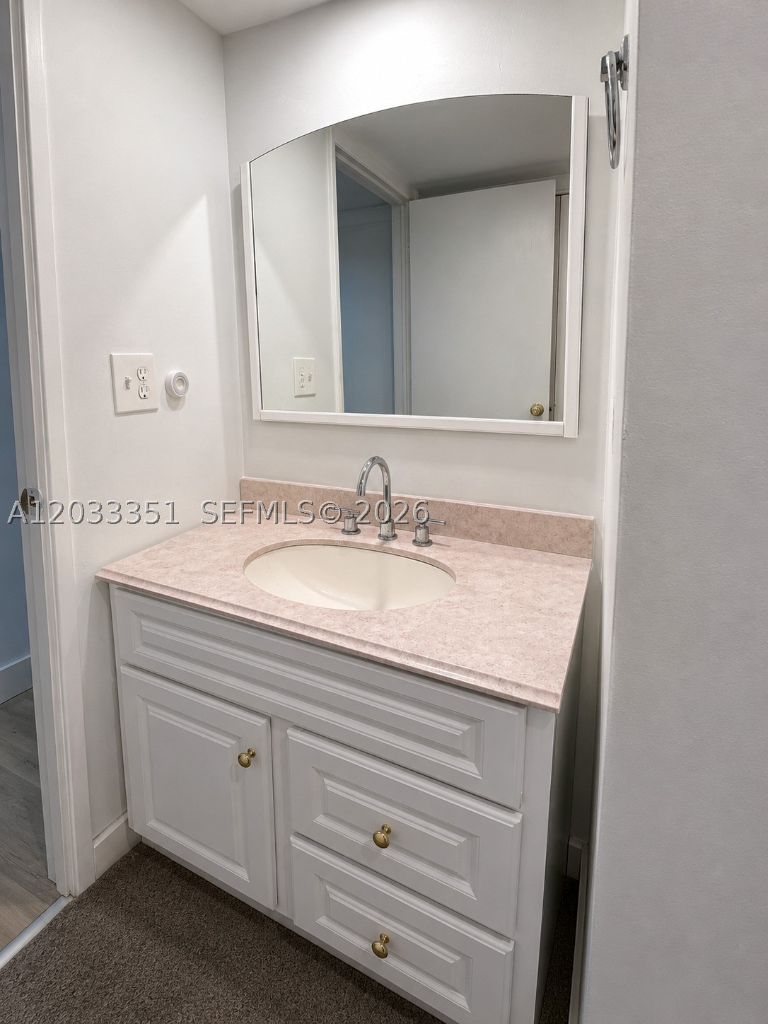 301 Bonaventure Blvd 7 Property Photo 4