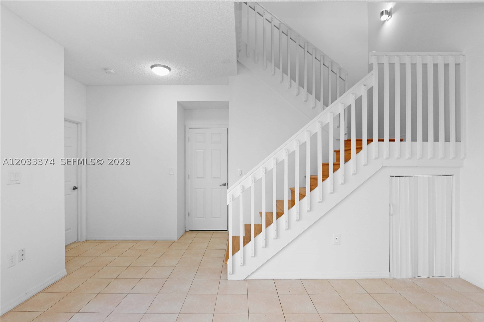 1521 Seagrape Way Property Photo 5