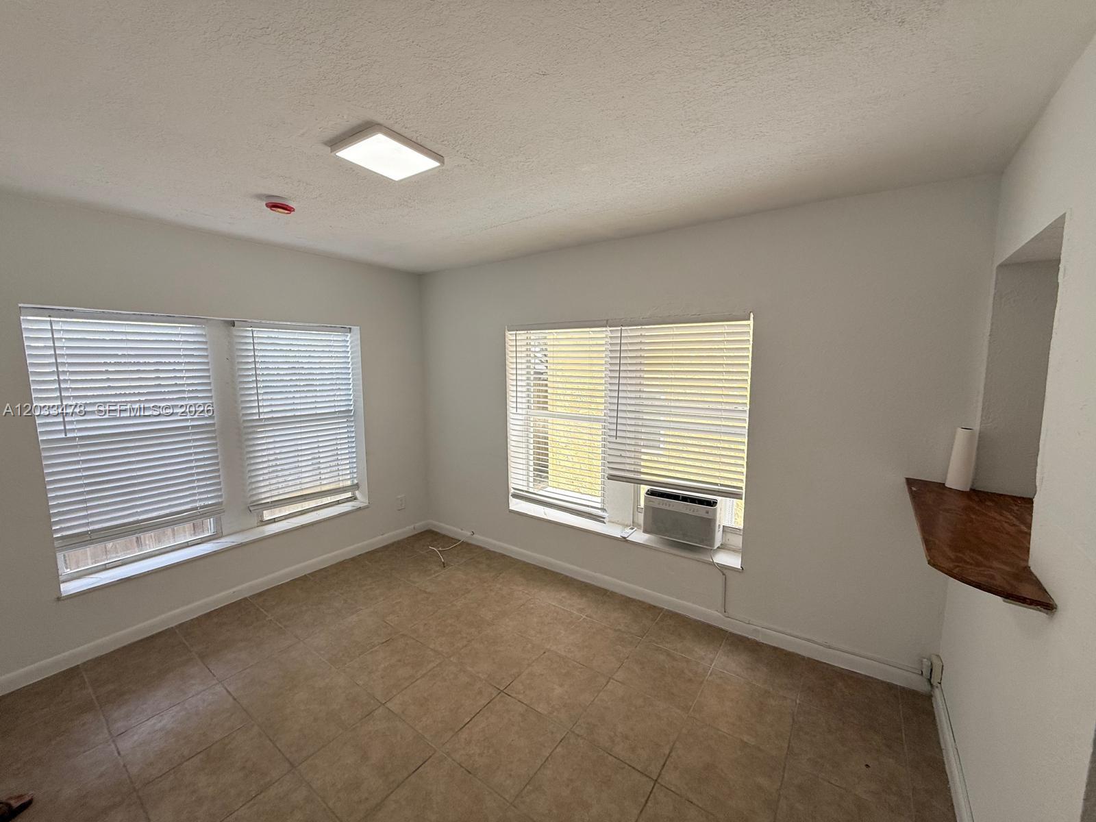 1612 Harrison St 5 Property Photo 4