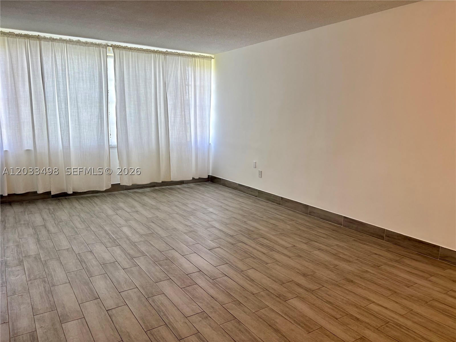 A12033498 Property Photo 6
