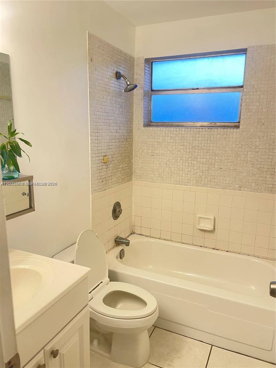 10383 N Kendall Dr N5 Property Photo 4