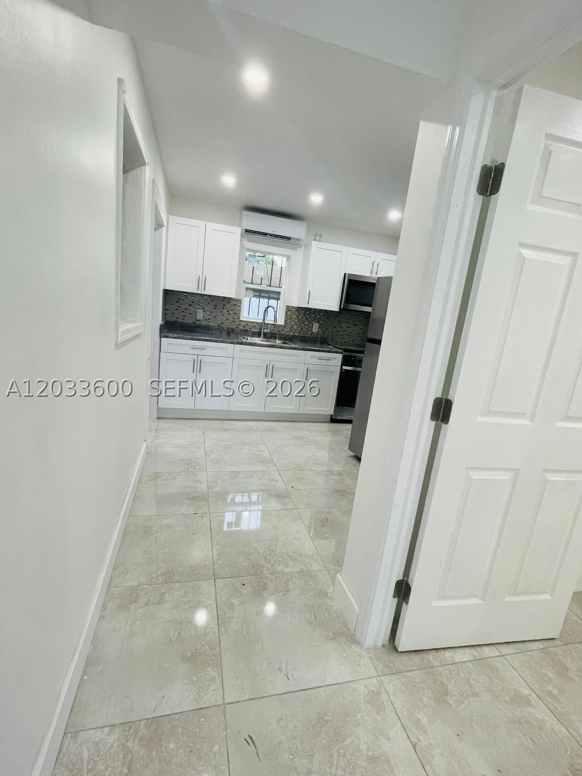 2437 Nw 98th St Property Photo 3