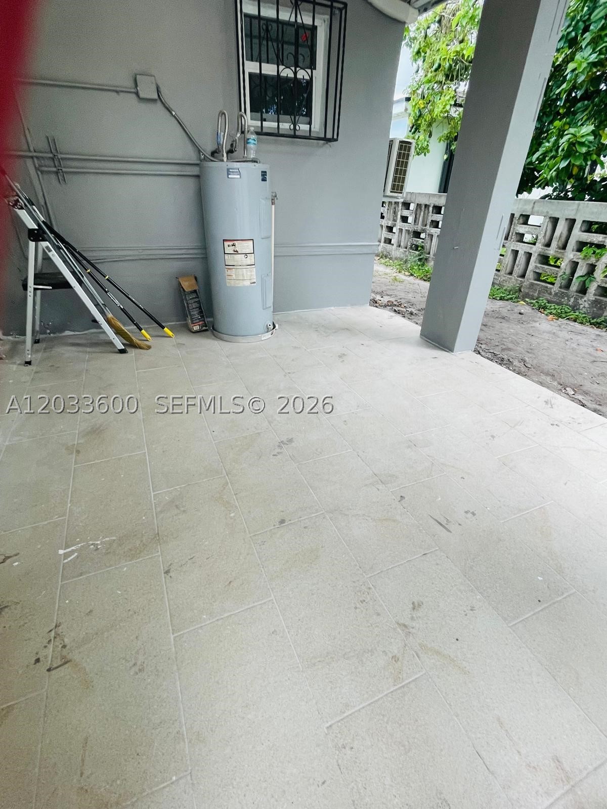 2437 Nw 98th St Property Photo 7