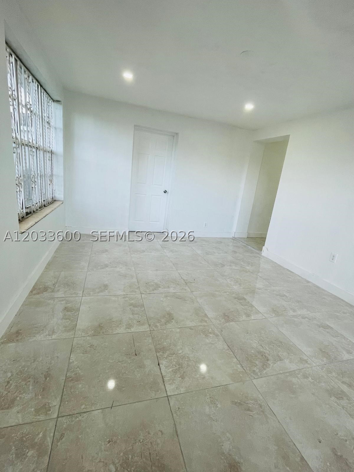 2437 Nw 98th St Property Photo 8